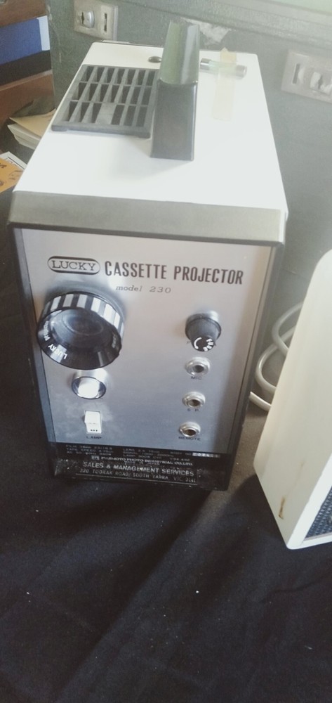 Lucky Cassette Projector Model 230 - Vintage projector