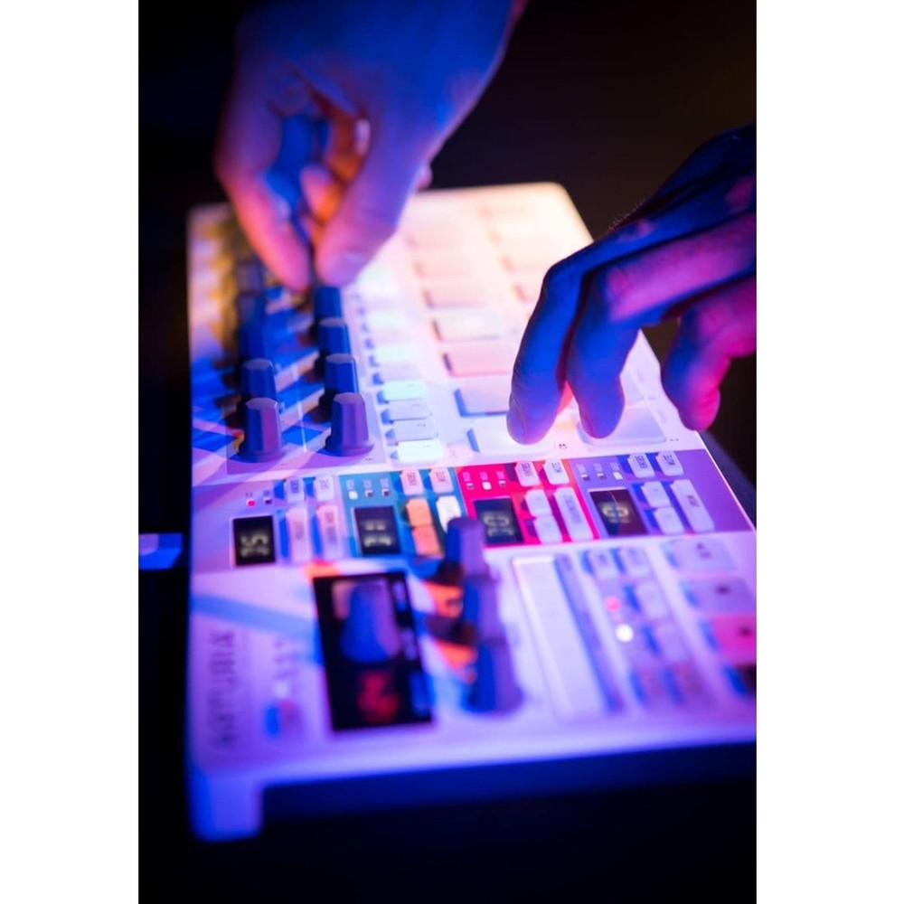 Arturia BeatStep Pro MIDI USB Analog Digital Drum Controller Sequencer