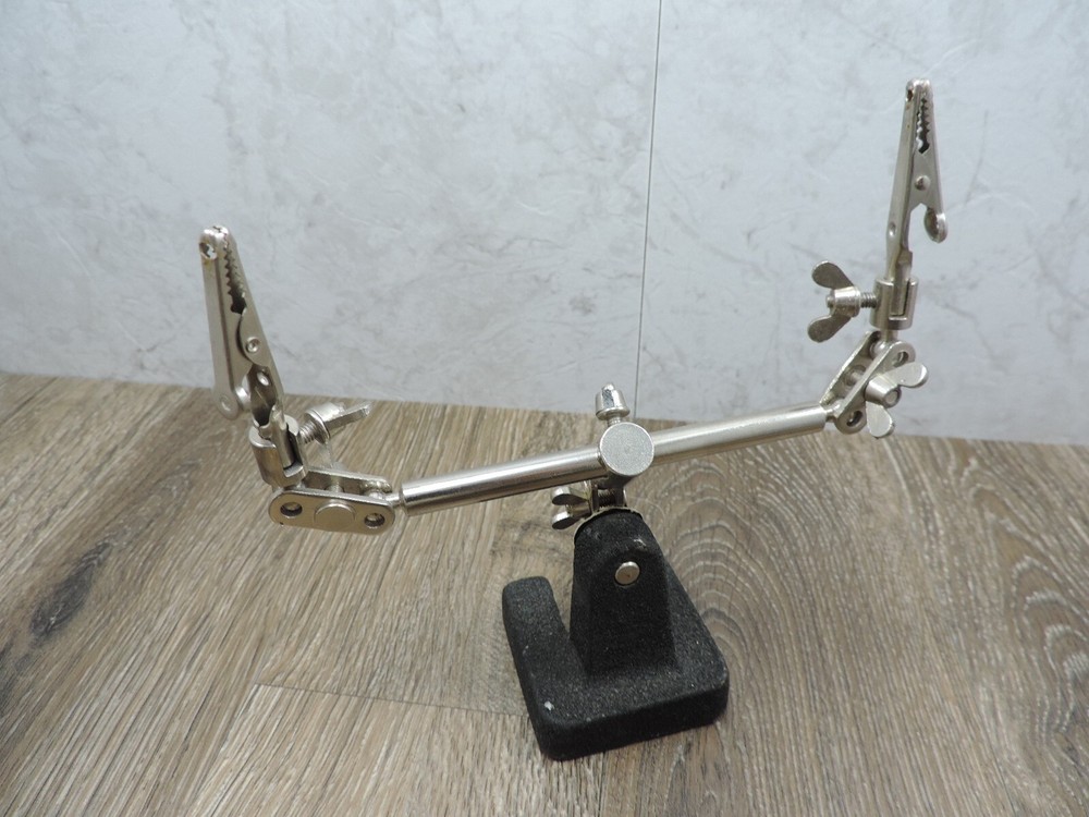 Extra Hands Multipurpose Tool w/Alligator Clips 3.5"x5"x2" Folded