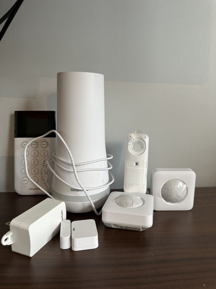 Simplisafe Security System - Keypad, (2) Motion Dectors, Camera and Door Sensor