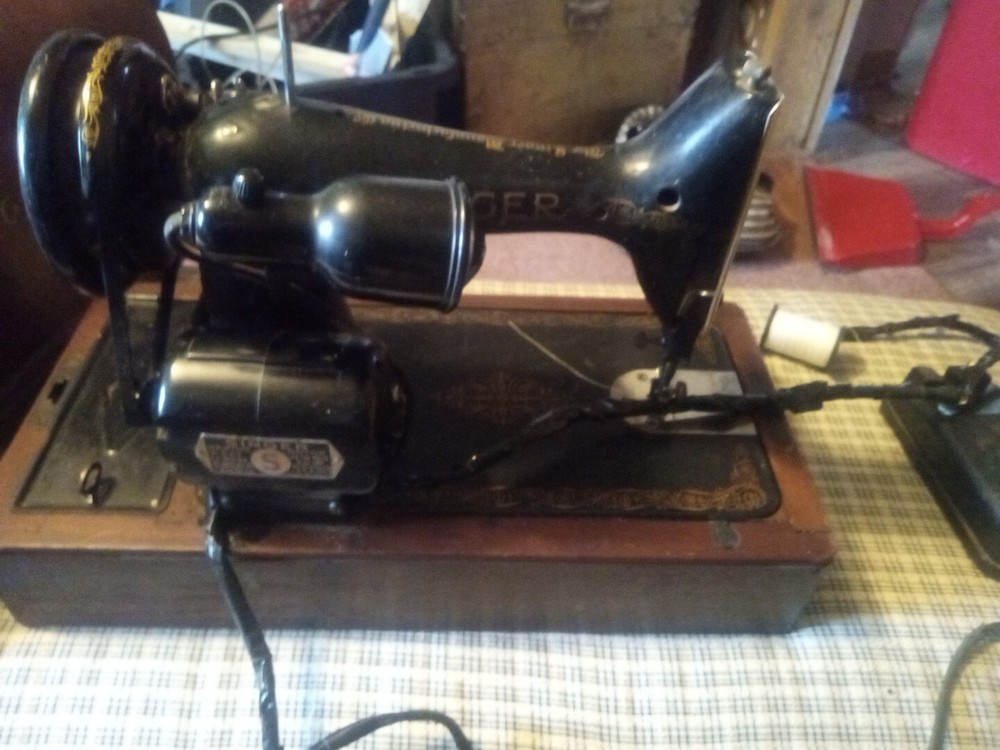 singer sewing machine vintage