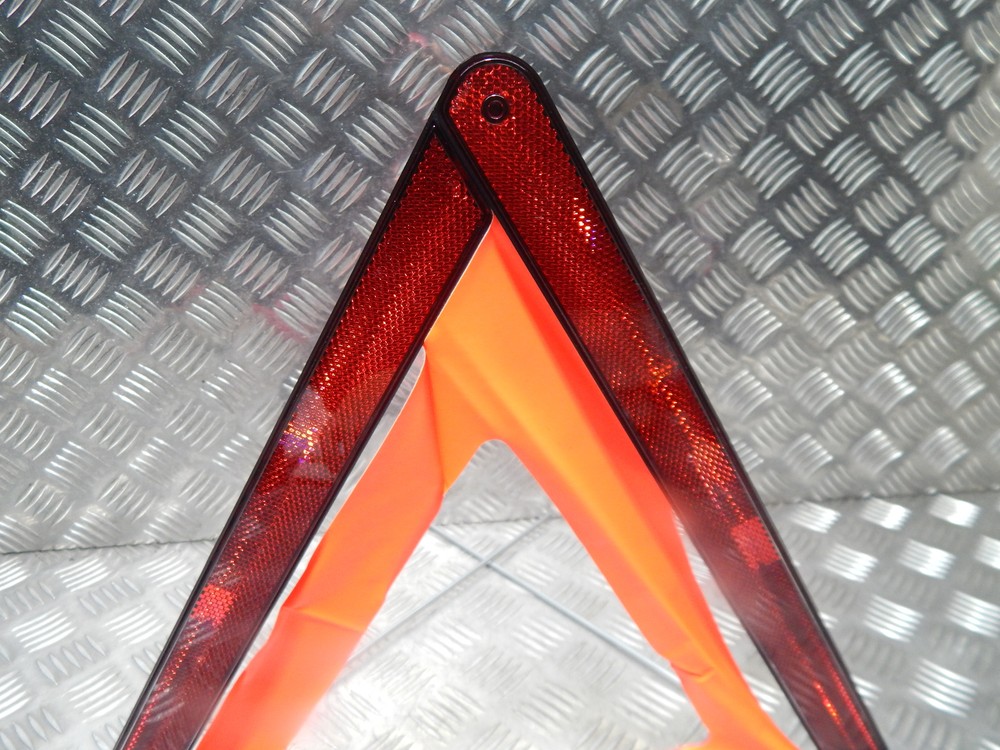 AUDI Q7 MK1 5DR 06-08 WARNING TRIANGLE