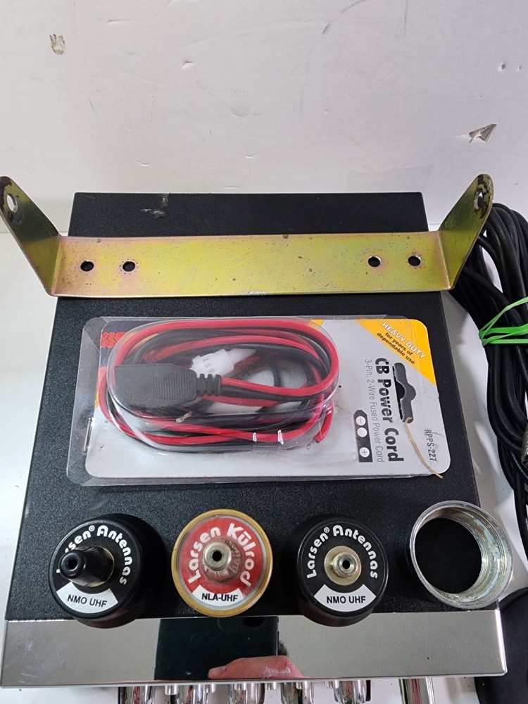 Uniden pc78elite CB Radio with extras