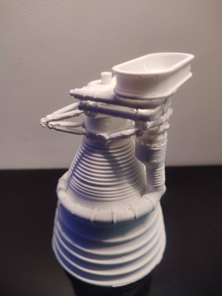 3d printed Rocketdyne F-1 rocket Engine 1:20