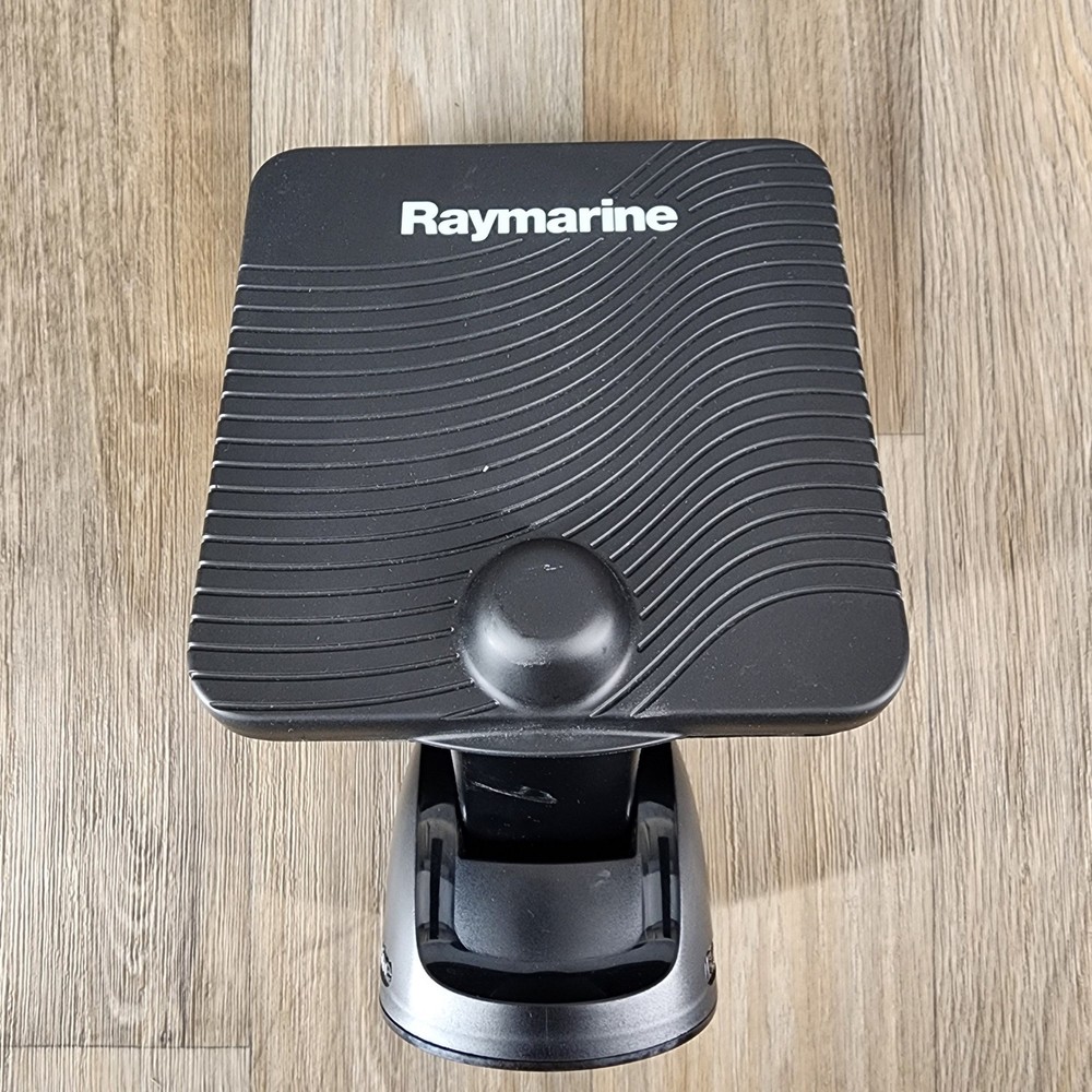Raymarine Dragonfly 6 Fishfinder Chartplotter CHIP DownVision Transducer Mount
