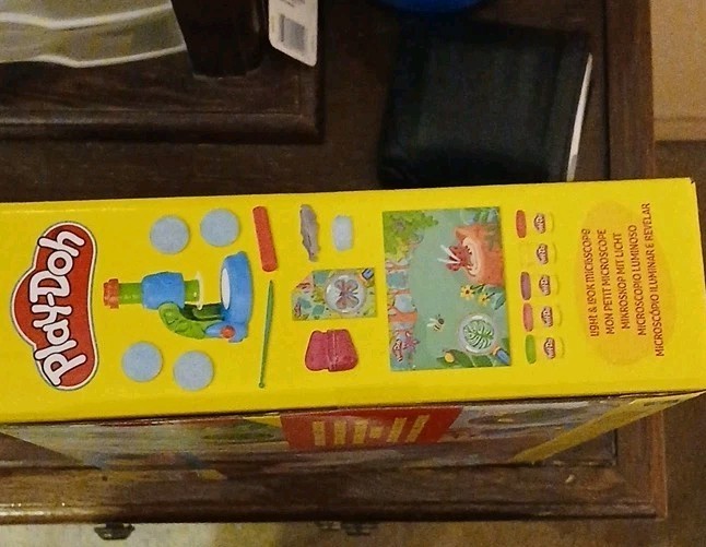 Hasbro Play-Doh Light & Look Microscope