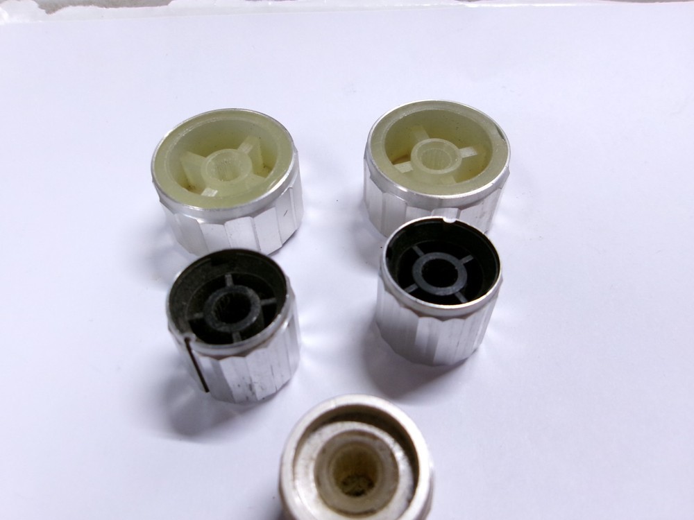 5 VINTAGE ALUMINUM CONTROL KNOBS