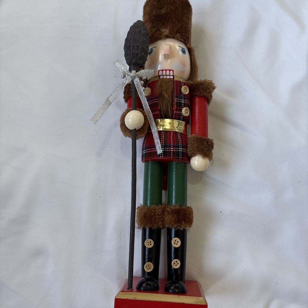 15" Nutcracker Figurine, Wood King Nutcracker Soldier Holding Scepter With Bow