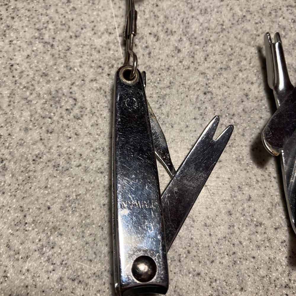 2 BASS PRO SHOPS Clipper tools 20'' Retractable Clip on Multi Tools- Vintage