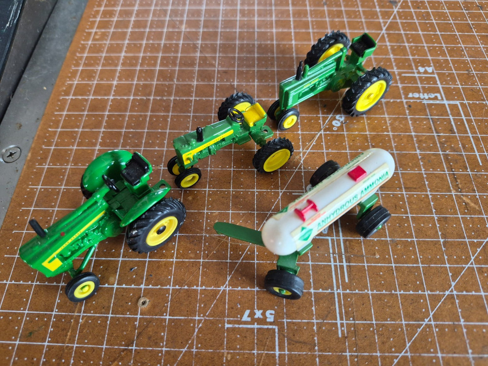 JOHN DEERE SMALL FARM COLLECTION 4 PIECES