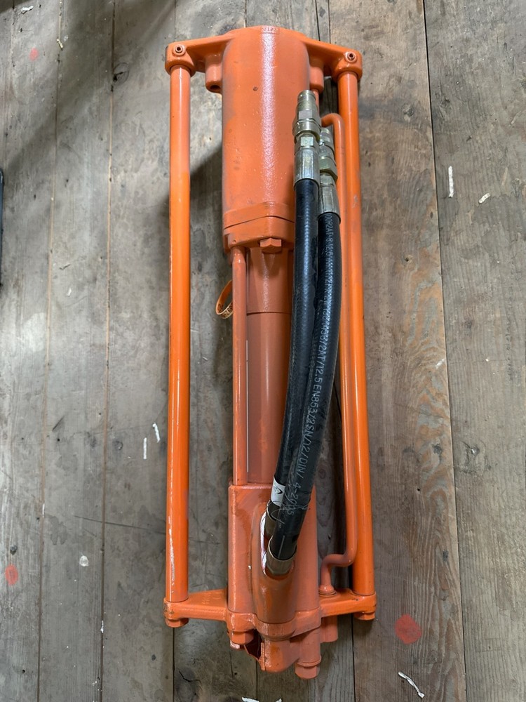 Kubota V6270 Hydraulic Post Driver