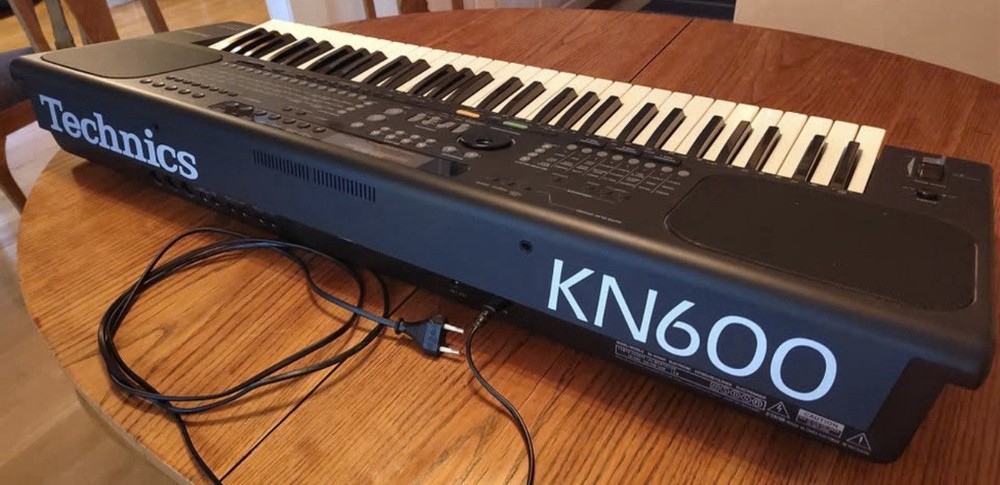 Vintage Technics KN600 Electric Keyboard