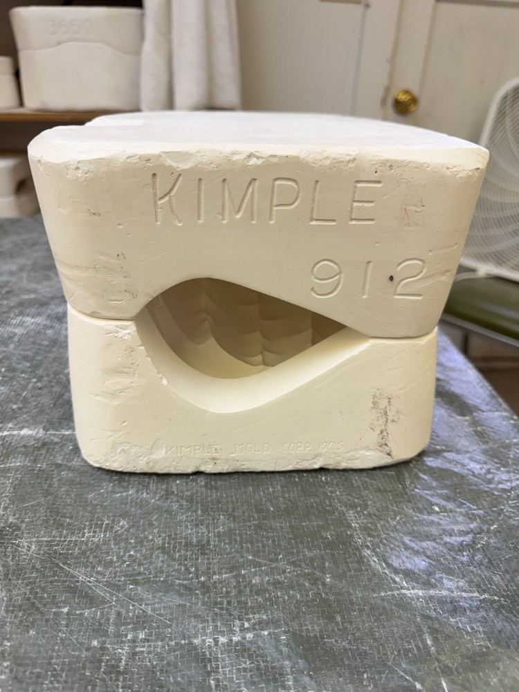 VINTAGE KIMPLE CERAMIC MOLD #912 CAT