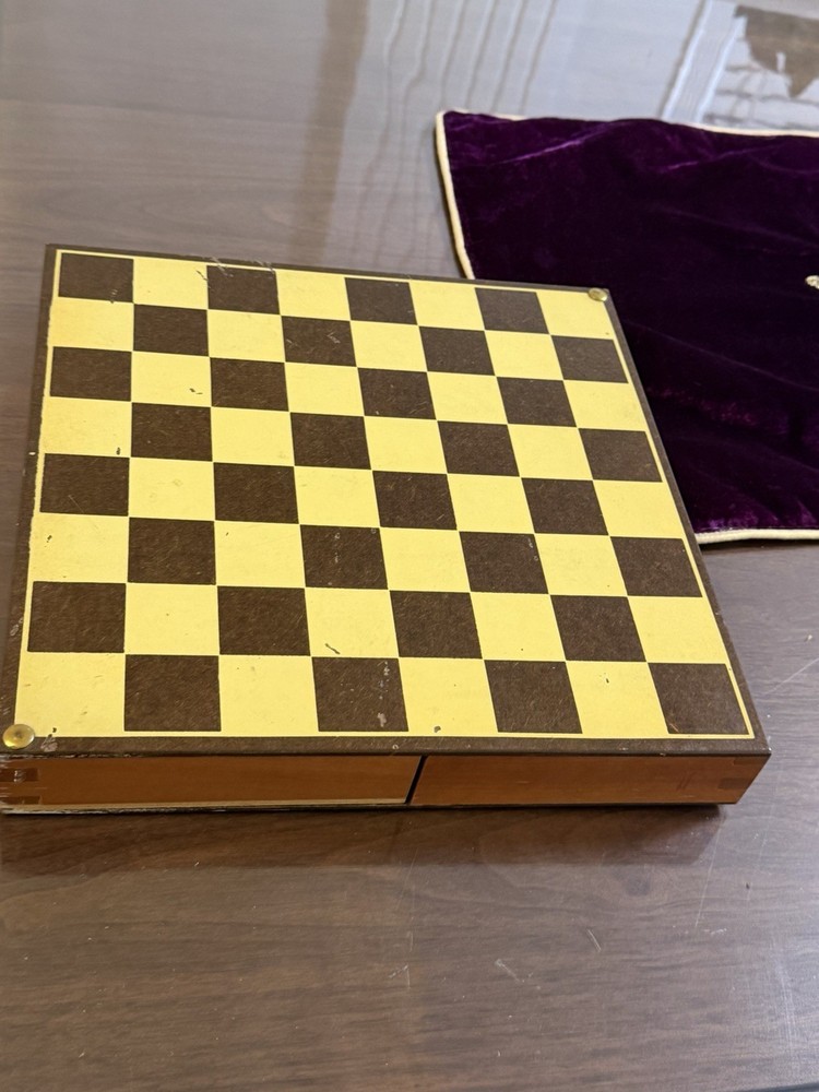 DRUEKE CHESS SET /W BOARD MODEL 133