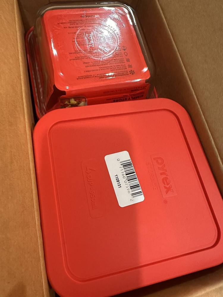 4 PCS Pyrex Storage Plus 4 Cup Square Red with Lid