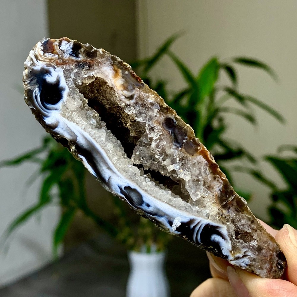 103G Natural agate geode quartz cluster crystal specimen Healing