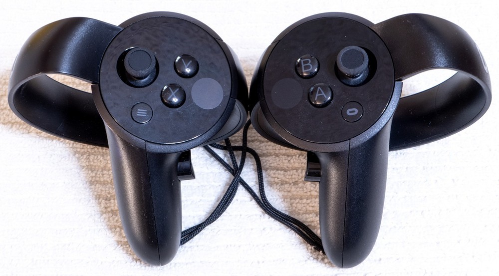 Oculus Rift - Virtual Reality Headset + Touch Controllers & 2x Sensors