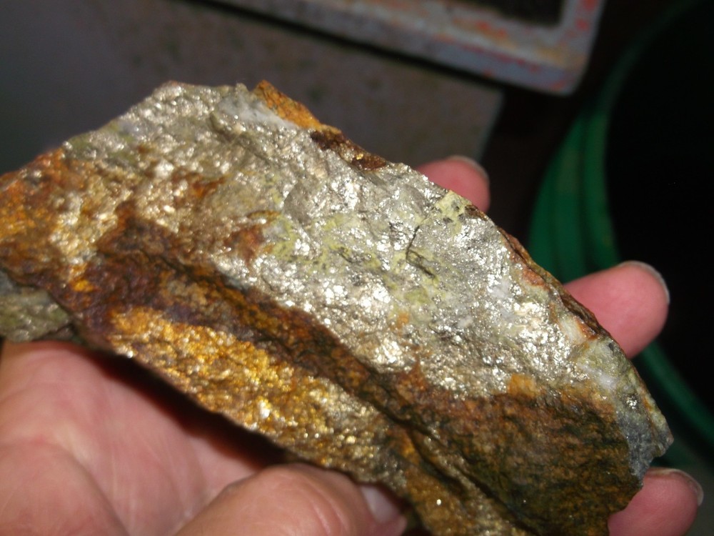 Gold, silver, copper, 487 grams samples ,ore high grade .
