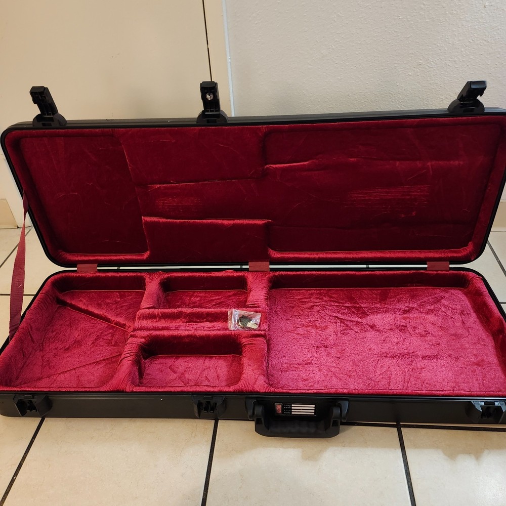 Gator Cases Hard-Shell Plastic Case for Standard Electric Guitars With Keys