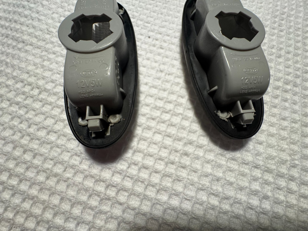 2009 Mercury Mariner right, left side front mounted fender accessory lights