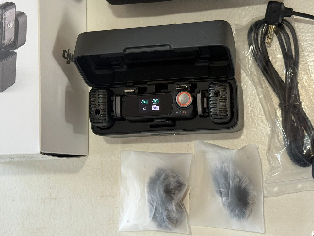 DJI Mic 2 Combo (2x Shadow Black Transmitter, 1x Receiver & Charging Case)