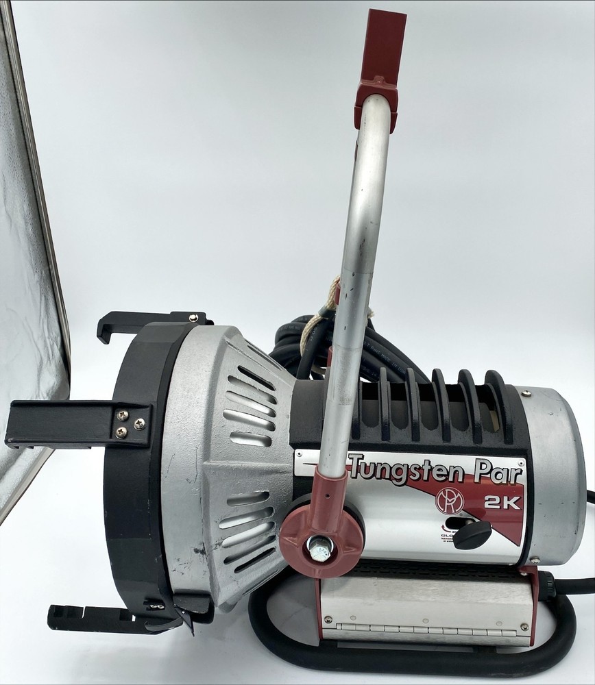 Mole-Richardson 6731 2000w Tungsten Variable Focus PAR Light