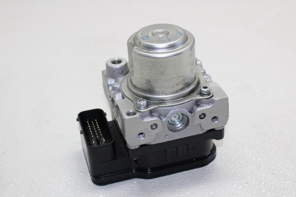 10-14 TRIUMPH ROCKET III ROADSTER ABS PUMP UNIT MODULE