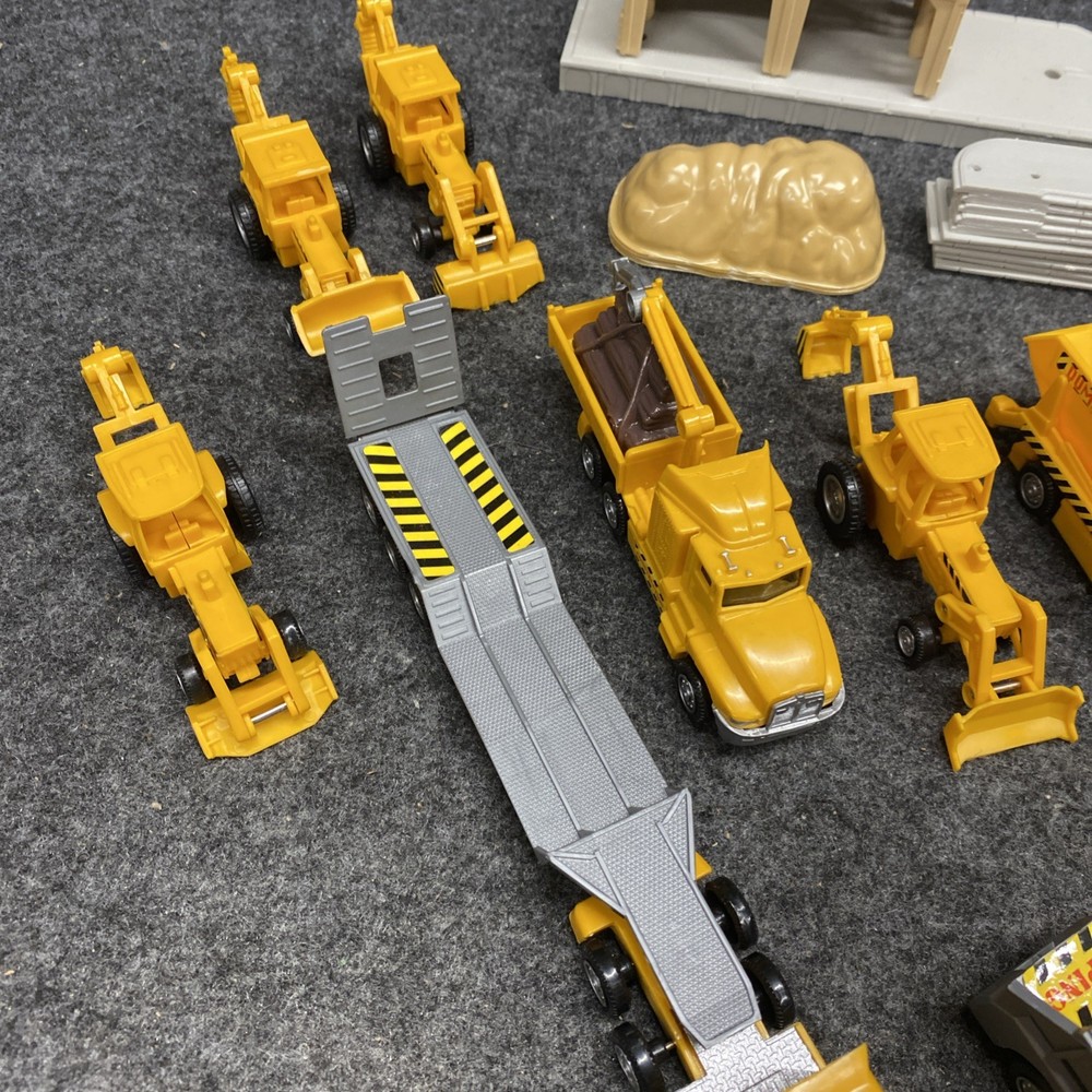 New Ray Construction Set With Train