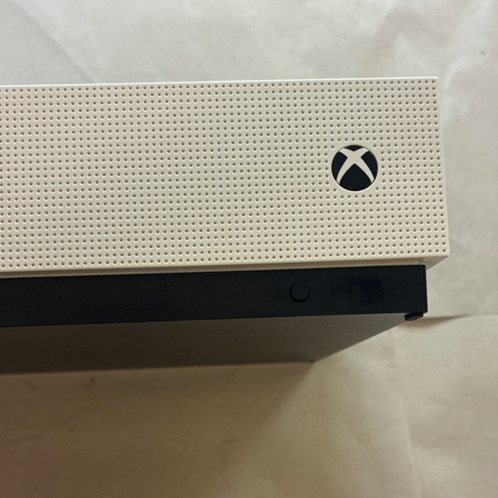 Tested working Microsoft Xbox One S with HDMI & controller
