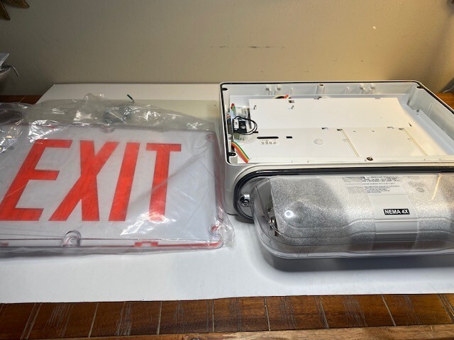 Lightalarms  Lighted Emergency Exit Sign WWXV 24E1 RDA4X/2LD7 *NEW*