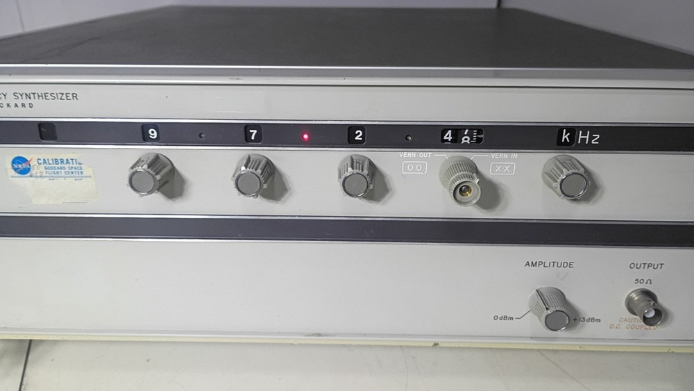 Nice Clean Working Hewlett Packard 3320A Frequency Synthesizer 0.1 Hz - 13MHz