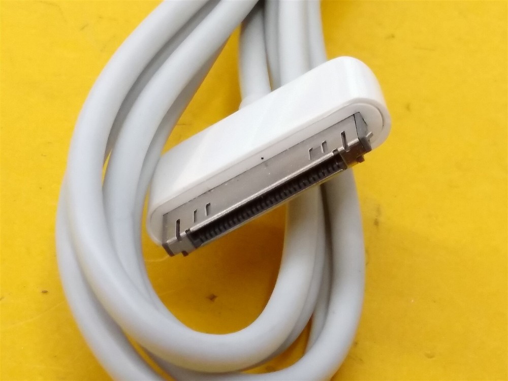 ⭐️⭐️⭐️⭐️⭐️ Insignia 30-Pin Charge / Sync Cable 4ft. for Apple