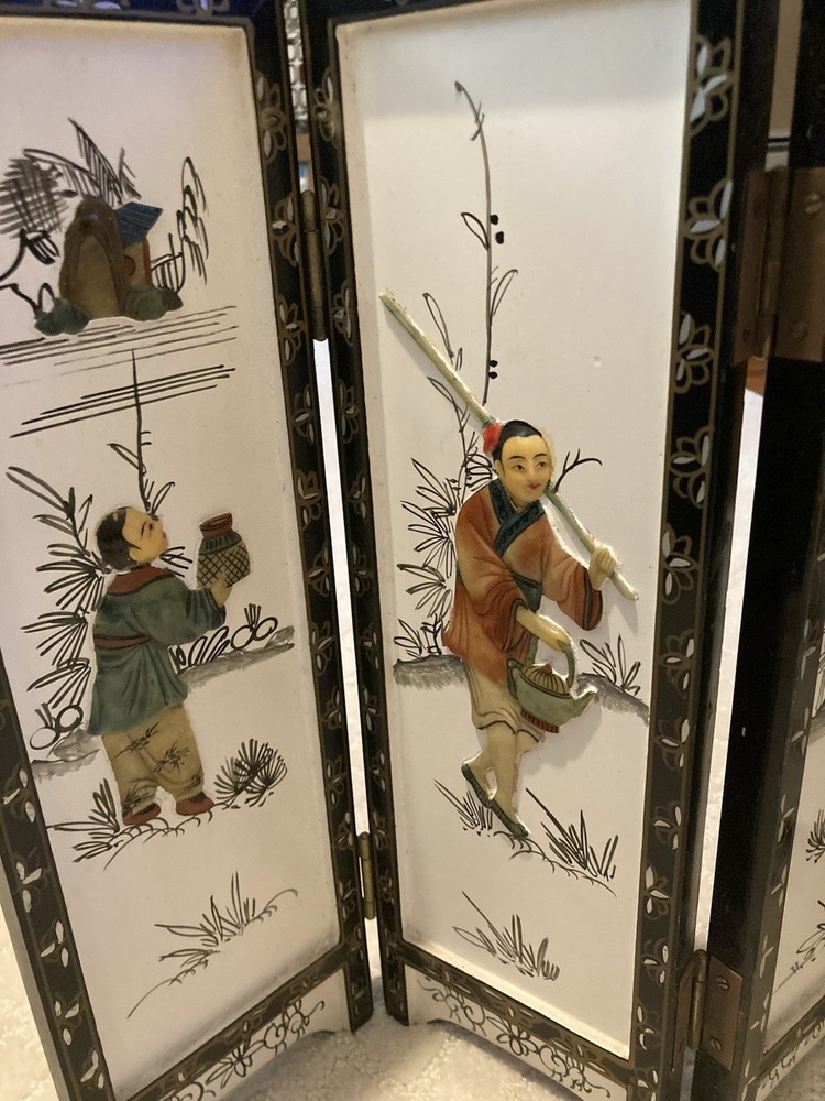 vintage 4-panel Asian lacquer table-top screen Panel