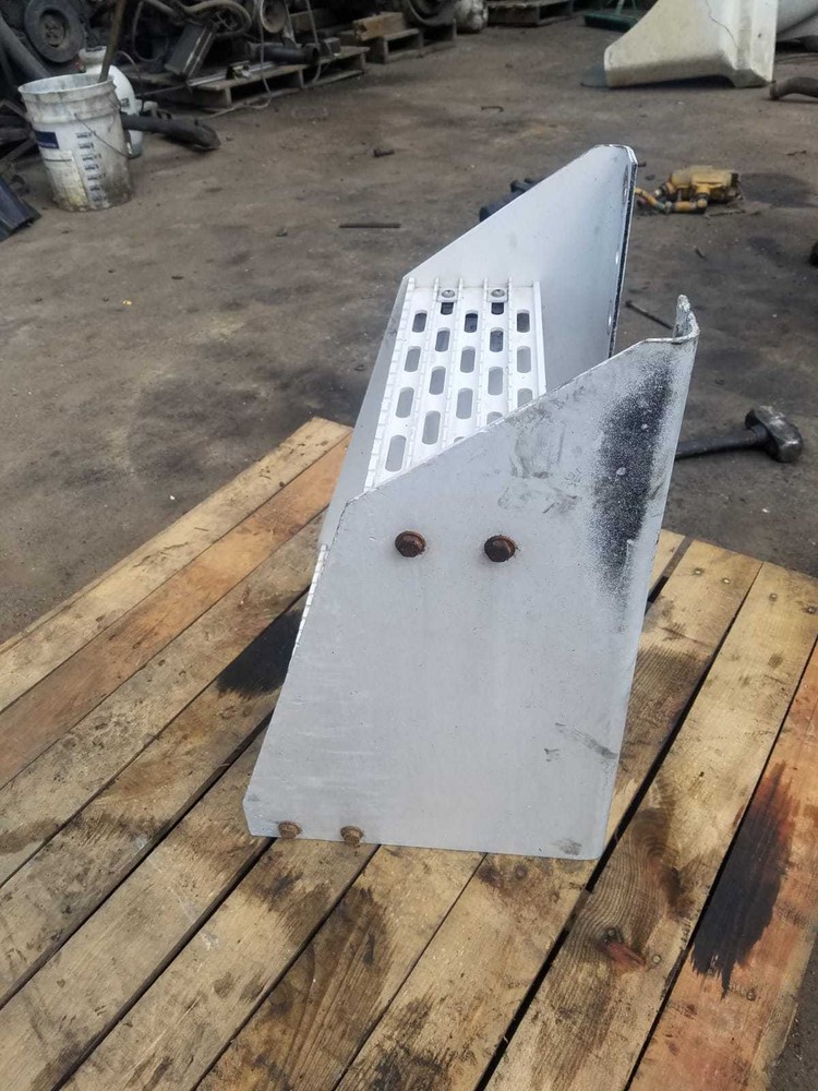 1998 INTERNATIONAL 9400 ALUMINUM STEP FRAME