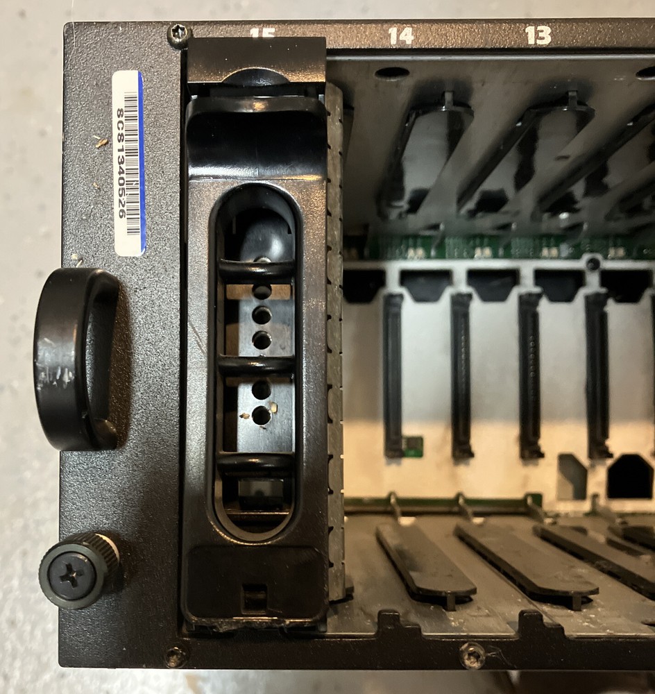 Dell PowerVault 220S AMP01 14-Bay Disk Array External Storage Enclosure -no HDDs