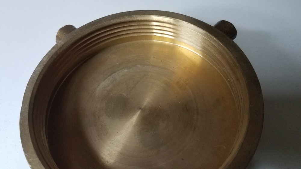 BRASS LUG PIPE CAP 4-1/2" WITH CHAIN NNB