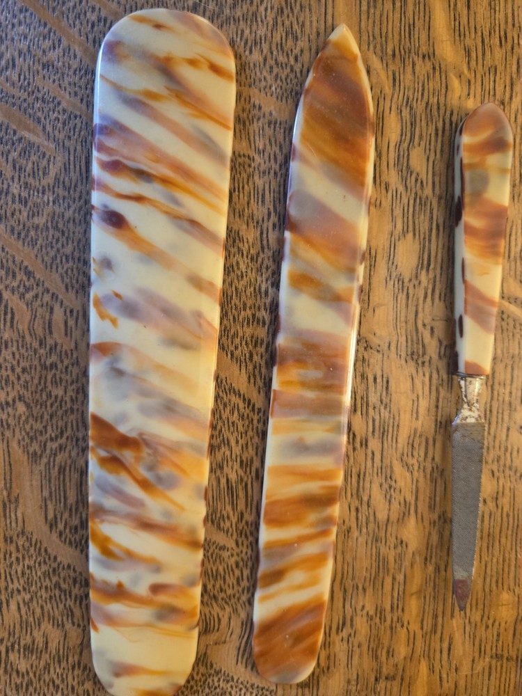 Vintage 3-Piece Marbled Bakelite Grooming Set