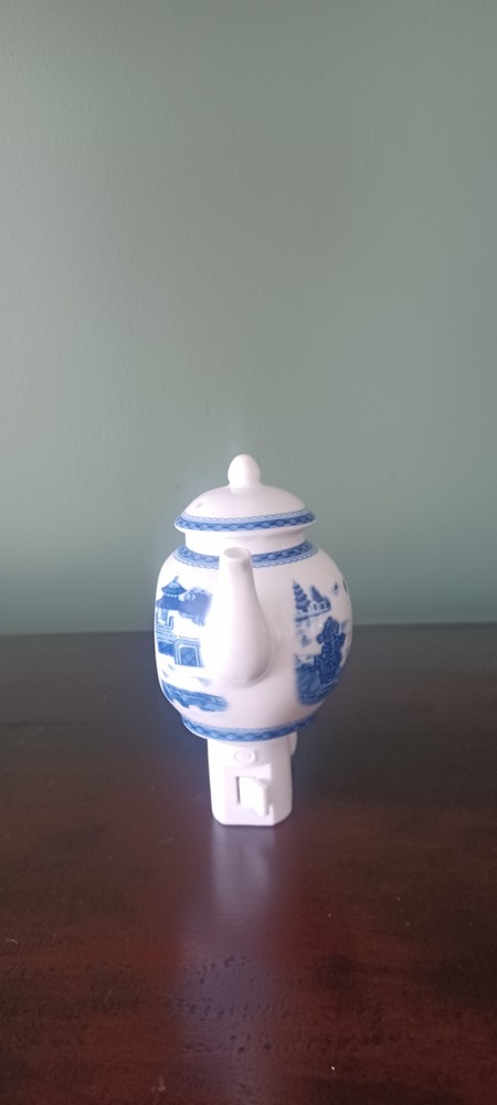 Mount Vernon Porcelain Teapot Nightlight