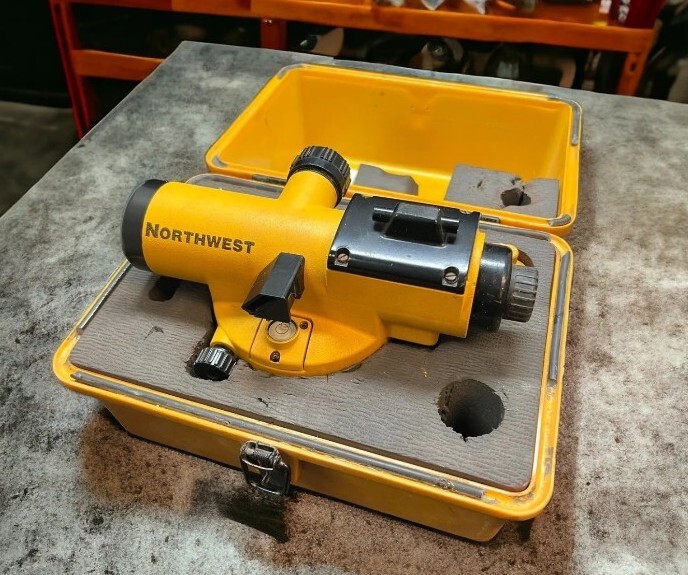 Northwest NAL-26 Automatic Level With Case