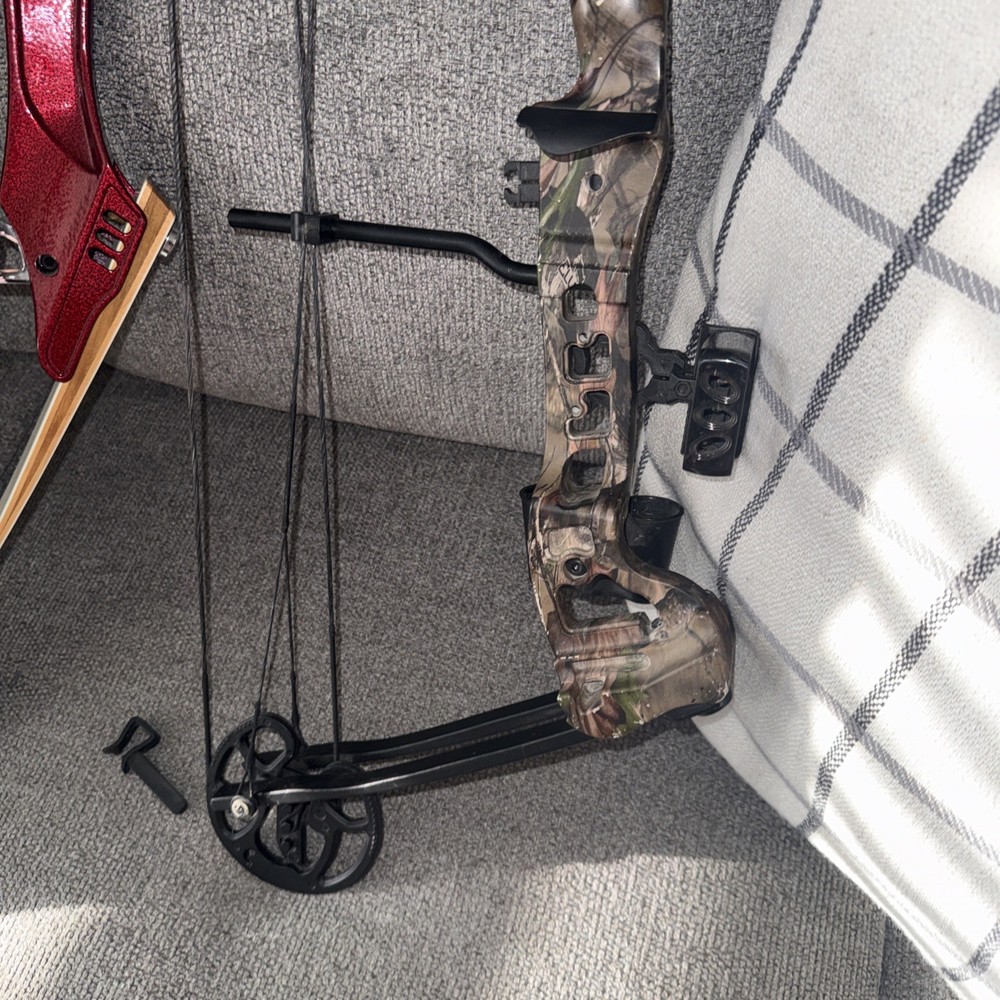 2- Bows 1-VINTAGE PSE COMPOUND 1-Barnett Archery Vortex READ Description