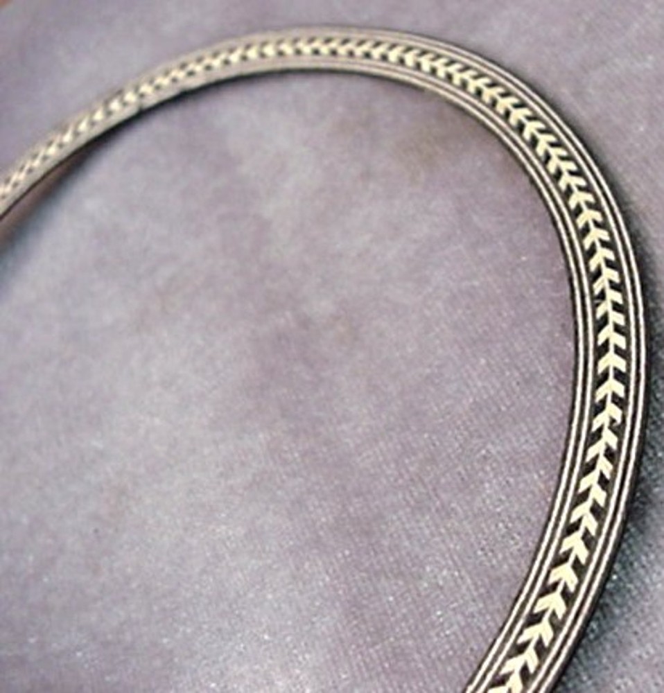 TRADITIONAL HERRINGBONE GUITAR SOUNDHOLE
