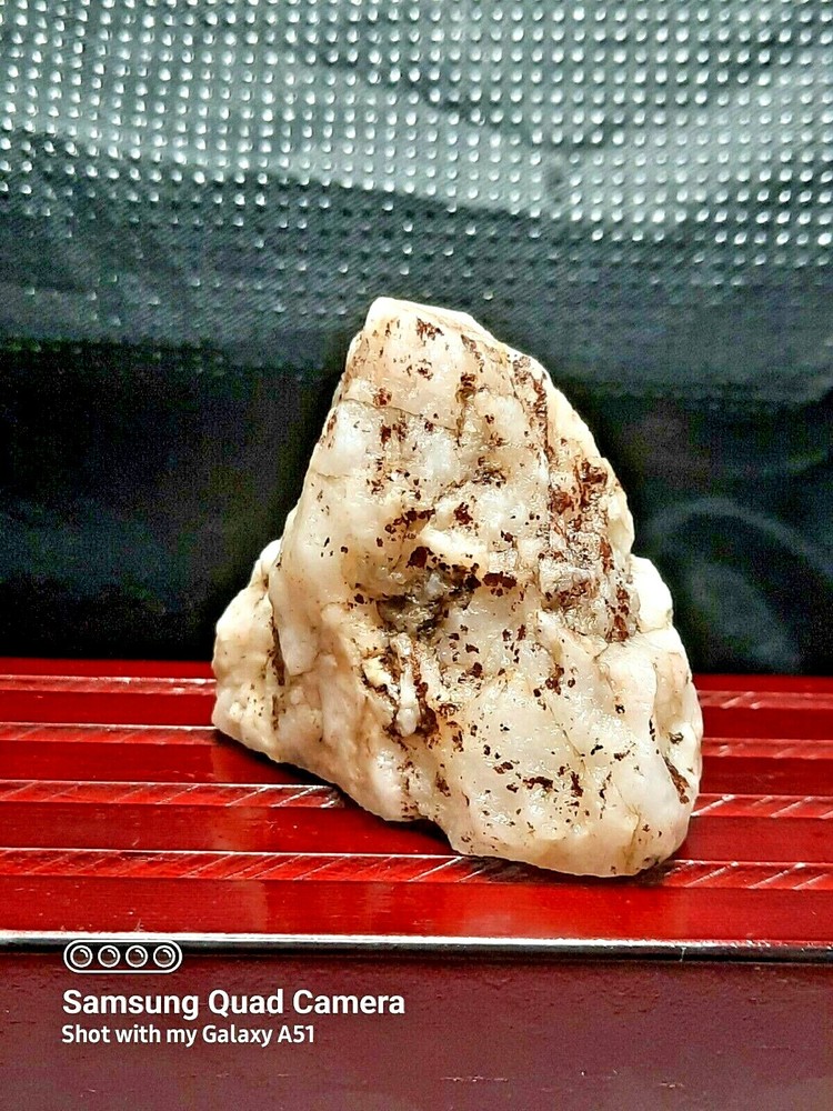 UNKNOWN-Mineral Rock Specimen #MC044