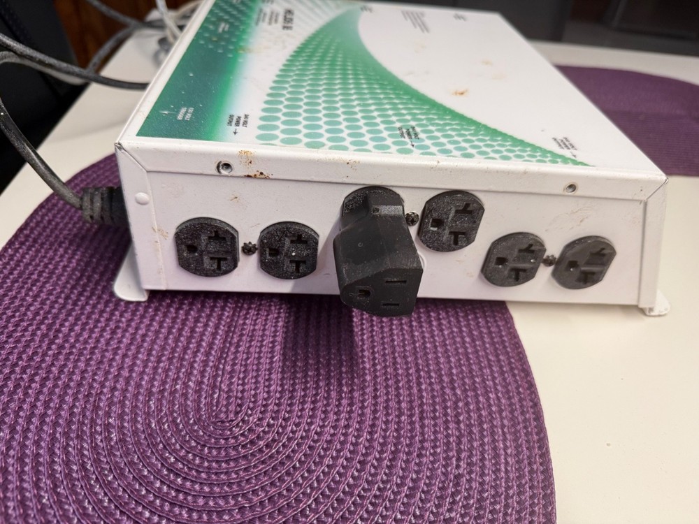 Titan Controls Helios 18, 12-Light 240 Volt Controller