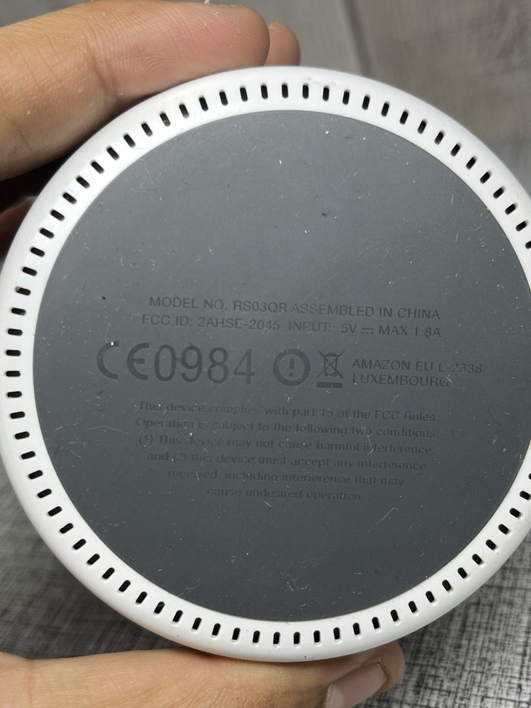 Amazon Echo Dot 2nd Gen Smart Speaker Chalk RS03QR W/ Ac Adapter