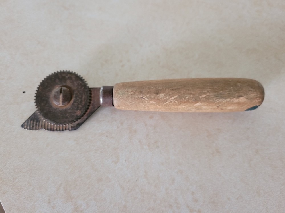 Vintage Wooden Handled Stitch Marking Roller