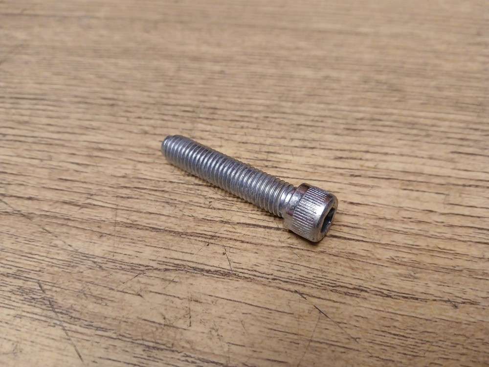 TRIUMPH 650 4 SPEED INNER GEARBOX CASING BOLT - 57-1779