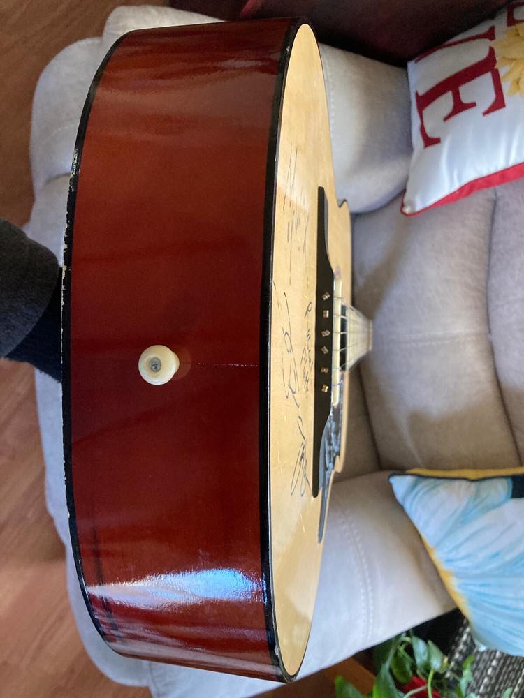 SIGNED RASCAL FLATTS CLASSICAL GUITAR! Nice Collector's Item