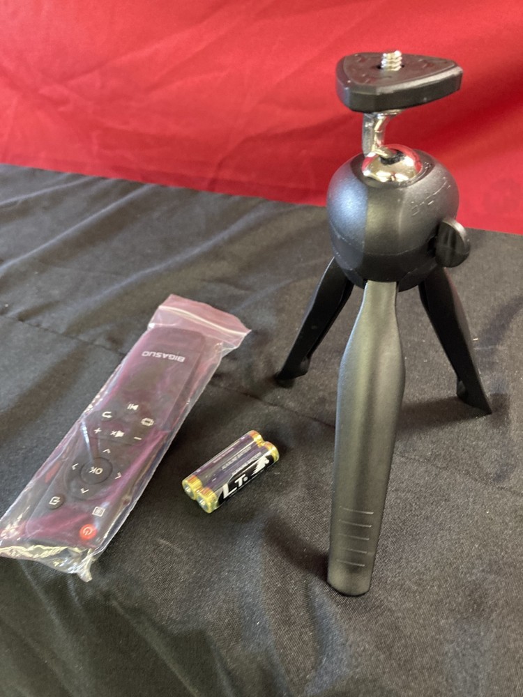 BIGASUO B110 Mini Projector Battery Powered with Bluetooth New Open Box