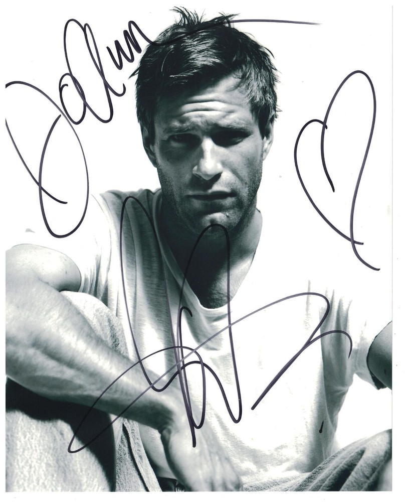Aaron Eckhart Signed Autographed 8 x 10 Photo Actor C