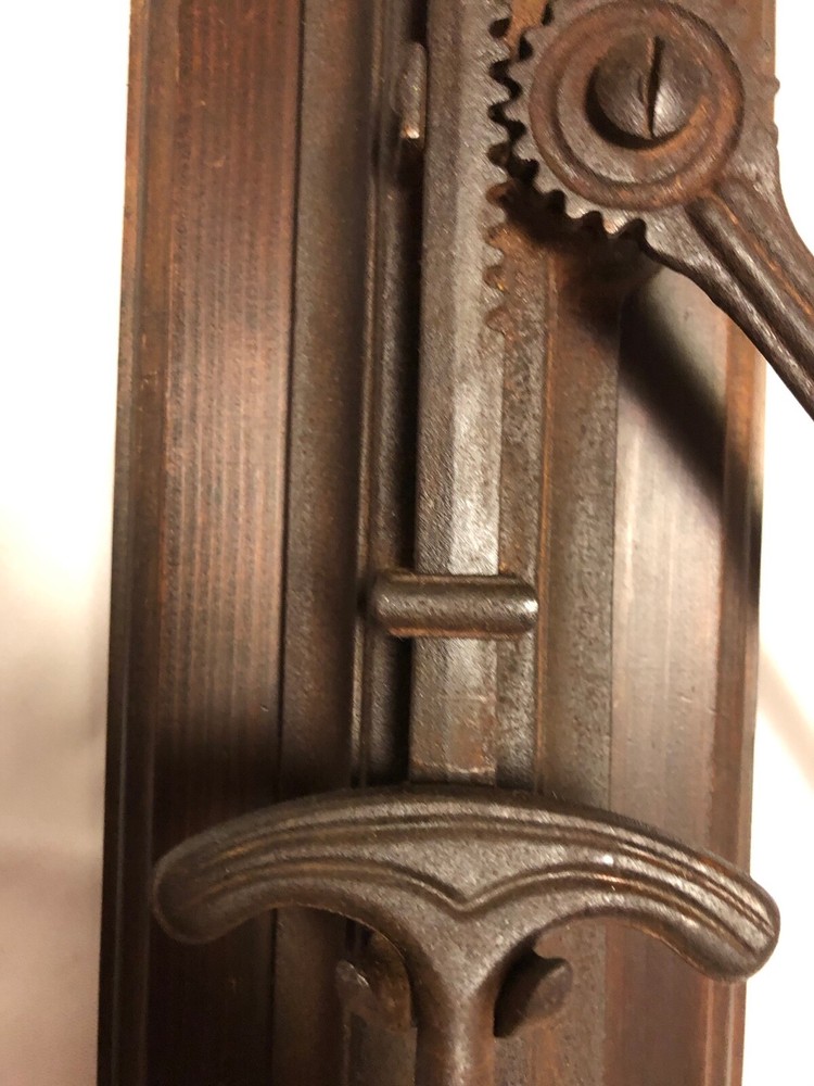 Mechanical Ratchet Cast Iron Wall Mount Corkscrew ~ WN49